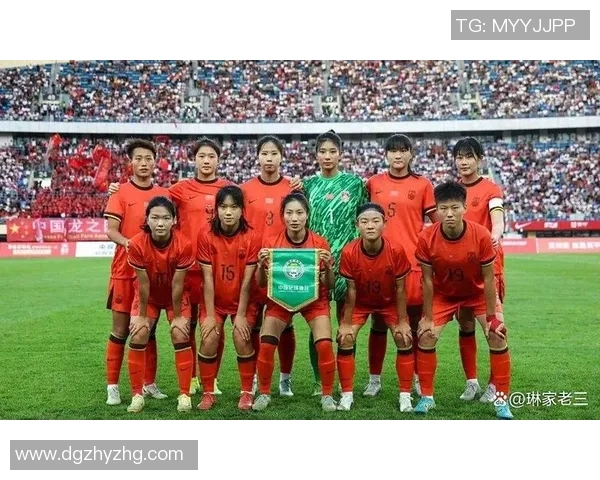 中国足球明星的女友们：她们背后的故事与生活揭秘